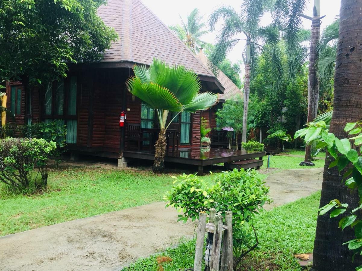 Keeree Waree Seaside Villa Bang Saphan Buitenkant foto