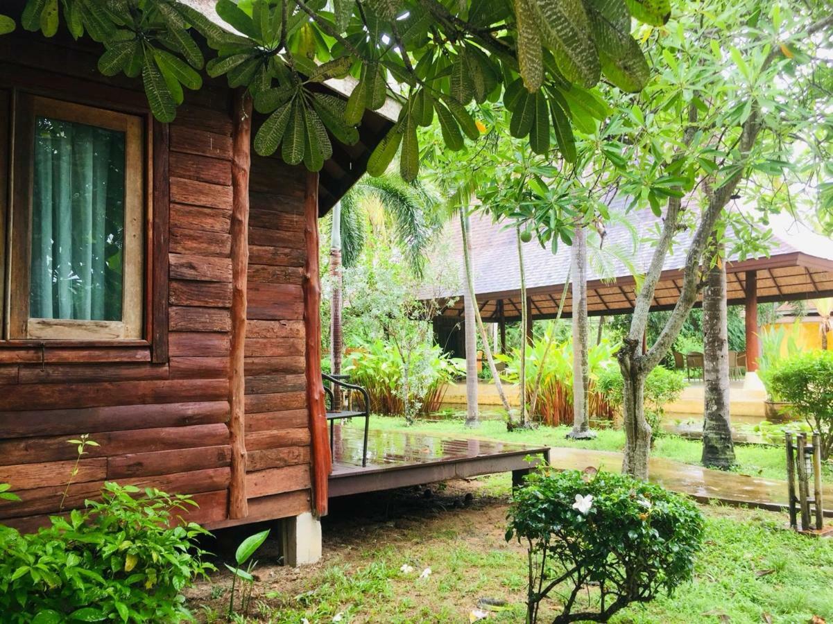 Keeree Waree Seaside Villa Bang Saphan Buitenkant foto